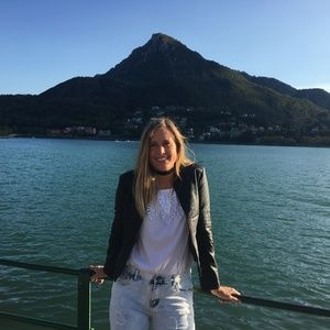 Meet your Posher, Alicia